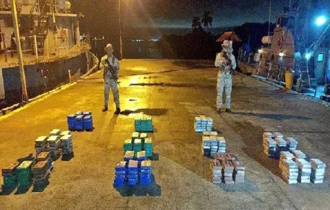 Incautan 272 paquetes de droga y detienen a dos panameños y a un colombiano en la Comarca Guna Yala