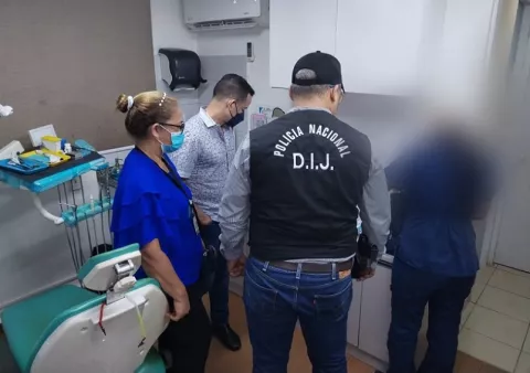 Aprehenden extranjera en Pedregal; ejercía odontología ilegalmente