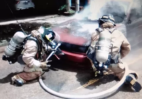Vehículo se incendia en pleno semáforo en la ciudad de Las Tablas
