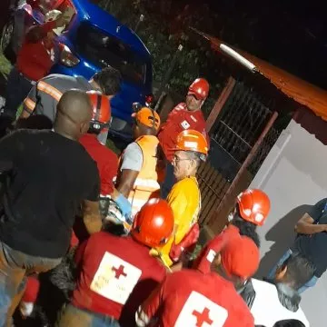 Mujer muere sepultada por deslizamiento de tierra en Colón