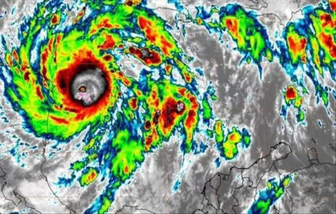 Julia será huracán esta noche cuando pase por un archipiélago colombiano