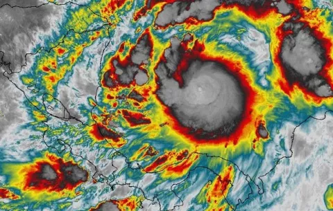 Panamá reciente efectos significativos por desplazamiento de Julia; Sinaproc pide calma y prevención
