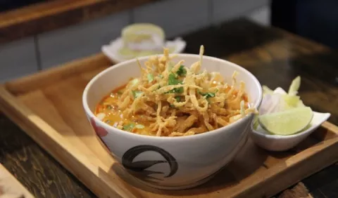 'Khao soi', la sopa de 'las abuelas' tailandesas que conquistó al mundo