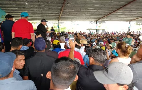 Ricardo Matinelli afianza su liderazgo durante un convivio masivo en la comunidad de La Raya de Santamaría, Veraguas