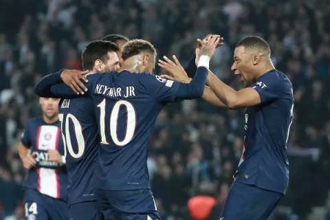 Messi, Mbappé y Neymar, dinamita hacia los octavos en la Champions