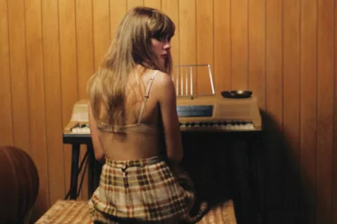 'Midnights': Taylor Swift vuelve al 'pop' en sus noches de desvelo