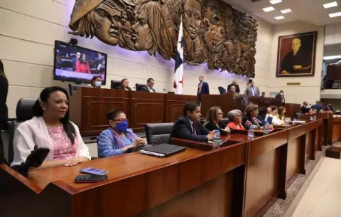 ¿En qué ayuda la creación de nuevos ministerios a solucionar los problemas del país?