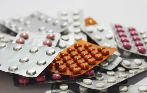 Minsa advierte sobre medicamentos que combinan codeína e ibuprofeno, pueden causar reacciones adversas 