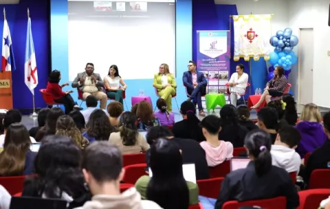 Capacitan a futuros psicólogos en manejo de conductas  emocionales de estudiantes y docentes