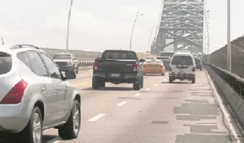 Puente de las Américas cumple 60 años con una rodadura en evidente deterioro