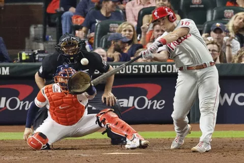 Realmuto conecta jonrón y Filis pegan primero en Serie Mundial