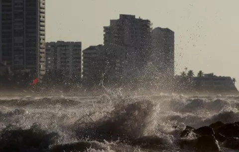 Centroamérica emite alerta de vigilancia de huracán por formación de la tormenta tropical Julia