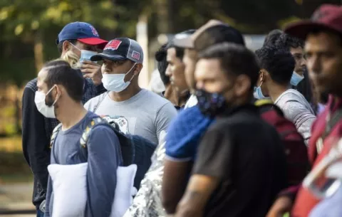Caravana de venezolanos parte del sur de México pese a restricciones de EE.UU.