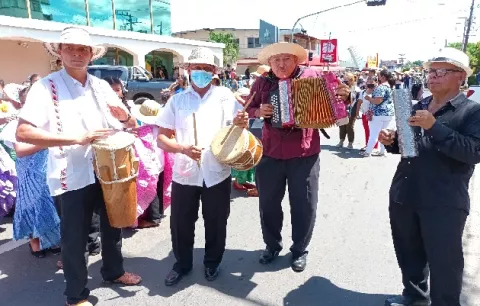 Santiago celebra los 401 años con un gran desfile de acordeones