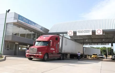 ¡Hay bono! Funcionarios de aduanas alcanzan acuerdo y suspenden huelga