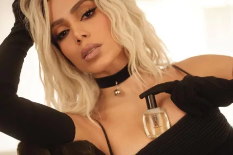 Anitta protagonizó un controvertido 'videoclip' donde explica cómo usar su perfume íntimo