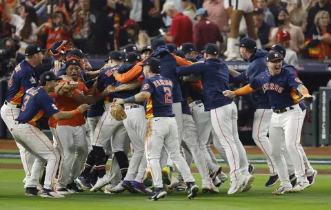 Astros suman la segunda Serie Mundial de su historia, tras vencer a los Filis del panameño Edmundo Sosa