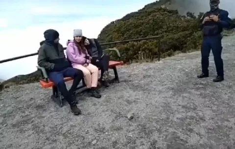 Rescatan a ocho turistas en la cima del volcán Barú