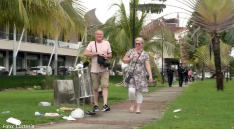 Con inundaciones y basura: así recibió Colón a turistas