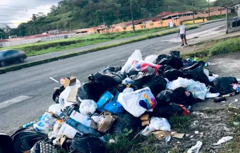 Alcalde de Colón vuelve a cuestionar la labor de la empresa recolectora Aguaseo
