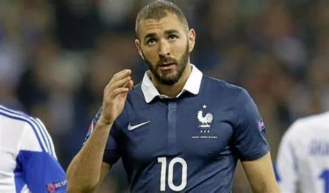 Benzema podría volver a la concentración de Francia si se recupera