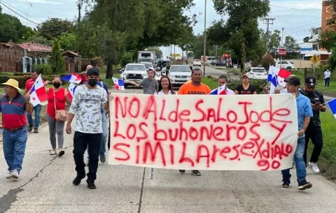 Autoridades aplazan medida de desalojo de buhoneros en Las Tablas