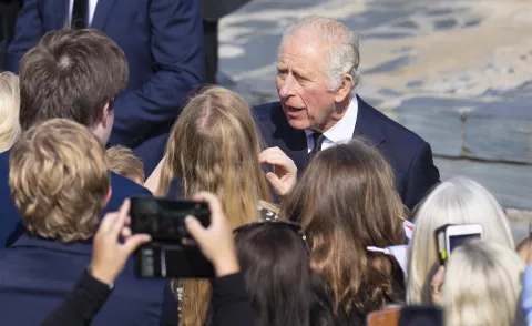 Carlos III: El rey pide cambiar la ley para que Ana y Eduardo puedan sustituirle