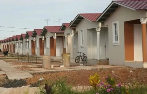 Unos  $30 millones adeuda el gobierno al Fondo Solidario de Vivienda