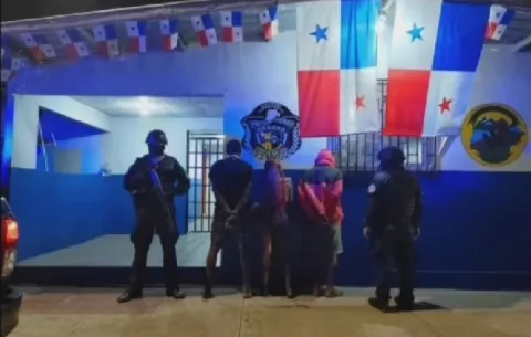 Dos hombres y una mujer quedan detenidos por hurtar bienes a una empresa de telecomunicaciones