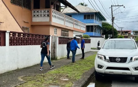 Se hacen pasar por trabajadores de empresa eléctrica y se roban 5 mil dólares de una casa en Colón 