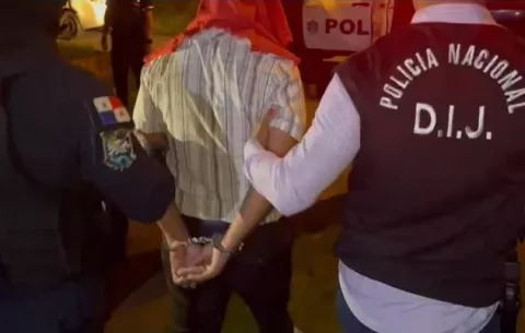 Exfuncionario del Banco Hipotecario seguirá detenido, tras mantener relaciones sexuales con un menor