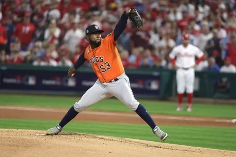 Dominicano Cristian Javier lidera juego sin hits combinado y Astros igualan la Serie Mundial 2-2