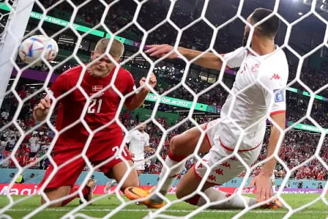 Túnez se cuela en la fiesta y saca empate a Dinamarca