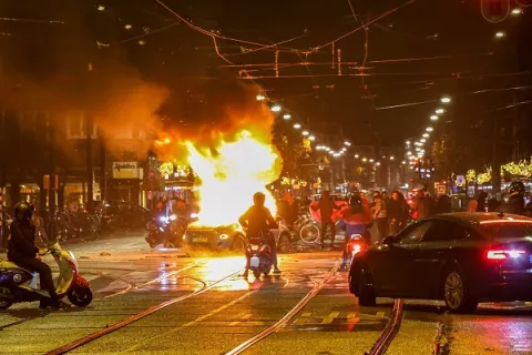 Hinchas indignados por derrota de su selección provocan disturbios en toda Bélgica