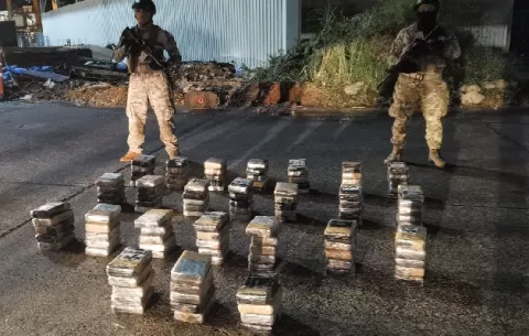 Incautan 119 paquetes de drogas y detienen a tres hombres en una terminal portuaria del Caribe
