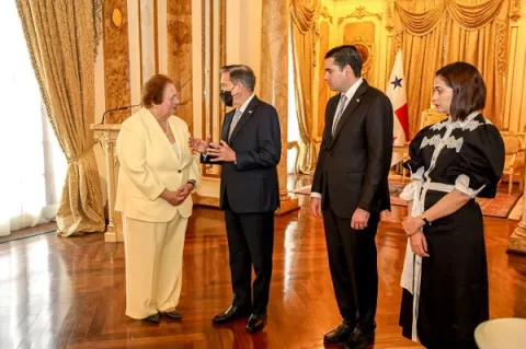 Siete embajadores presentan sus cartas credenciales