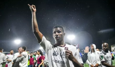 Fidel Escobar dedica su título con Saprissa a su madre, hasta el cielo