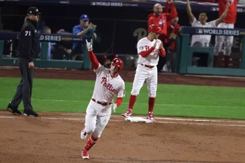 Filis ganan en casa ante Astros y vuelven a tomar  ventaja en la Serie Mundial 