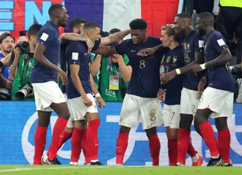 Francia, primera clasificada para octavos con doblete de Mbappé 
