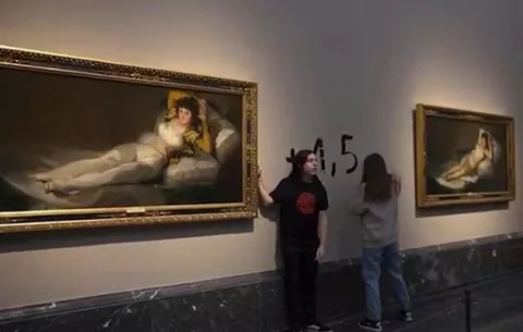 Detienen a dos activistas tras pegarse a dos cuadros de Goya en el Prado