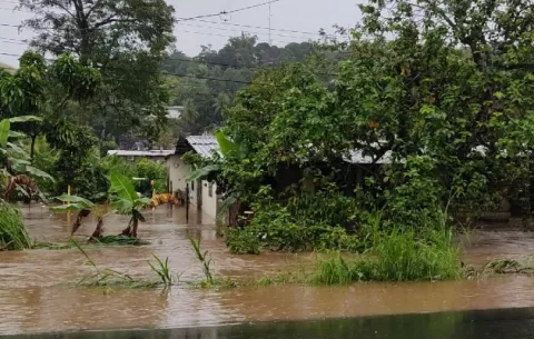 Lluvias causan afectaciones en casas y comercios en la provincia de Colón