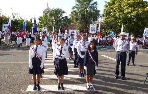 Autoridades de Santiago rinden honores a los fieles difuntos