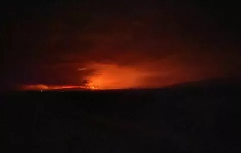 Mauna Loa, el volcán activo más grande del mundo, entra en erupción