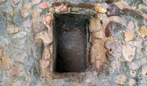 Membrillo,  entre la  piedra de  jabón y aguas termales