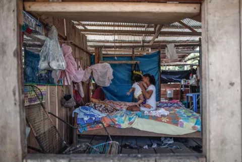 Niñas madres: un drama exacerbado en la selva peruana 