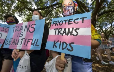 Florida prohíbe los tratamientos de afirmación de género en menores de 18 años