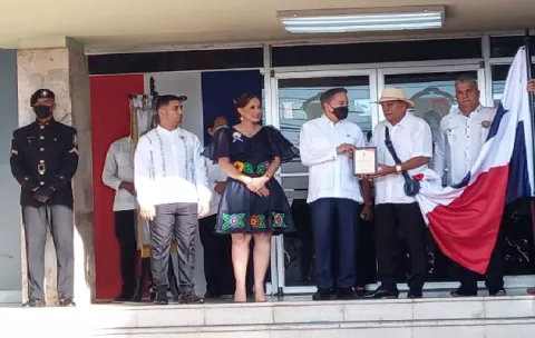 Los chorreranos celebran los 201 años de independencia por todo lo alto con Roberto ‘Manos de Piedra’ Durán