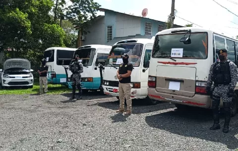 Recuperan siete vehículos con documentación falsificada en Panamá Oeste