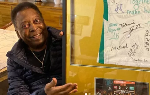 Hospitalizan a  Pelé; quimioterapia no da resultados 