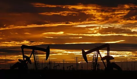 El petróleo de Texas abre con una bajada del 1%, hasta 79.28 dólares